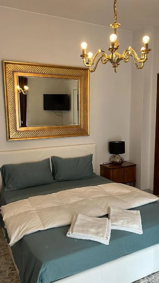 Stanza Privata 2 O 3 Posti Letto Con Bagno Privato In Camera E Balcone Casa Vacanze Cado Dalle Nubi Bari 0*,