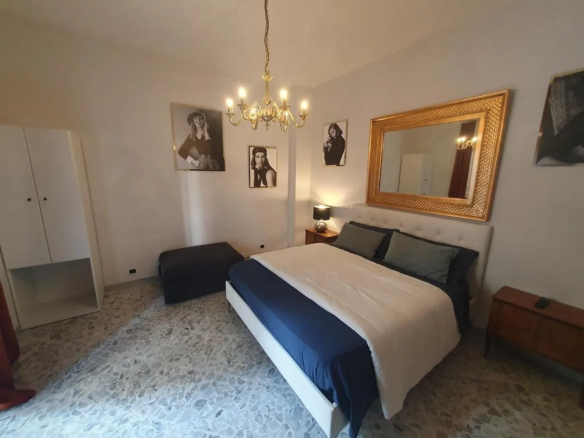 Stanza Privata 2 O 3 Posti Letto Con Bagno Privato In Camera E Balcone Casa Vacanze Cado Dalle Nubi Bari