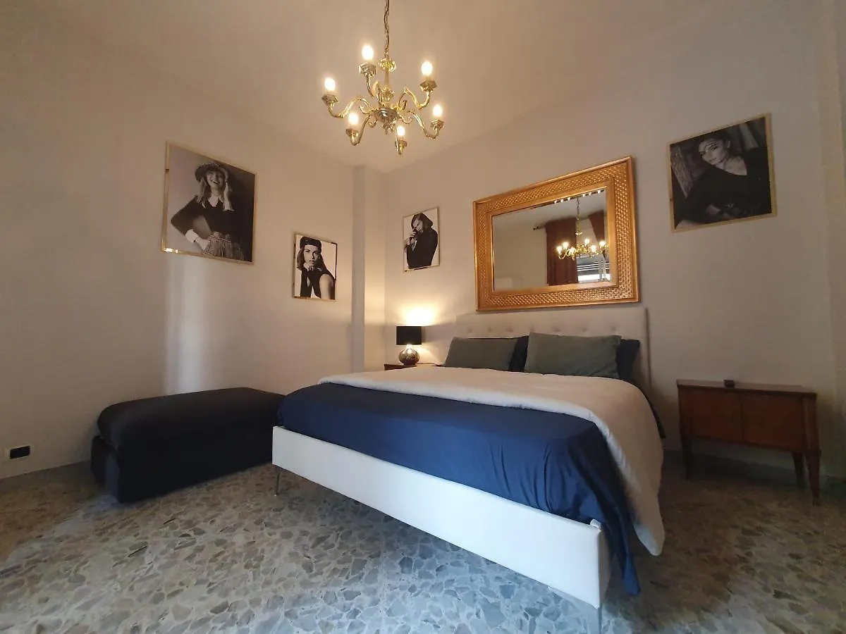 Penzion Stanza Privata 2 O 3 Posti Letto Con Bagno Privato In Camera E Balcone Casa Vacanze Cado Dalle Nubi Bari