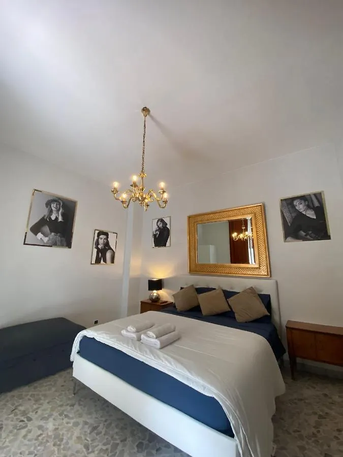Stanza Privata 2 O 3 Posti Letto Con Bagno Privato In Camera E Balcone Casa Vacanze Cado Dalle Nubi Bari Penzion
